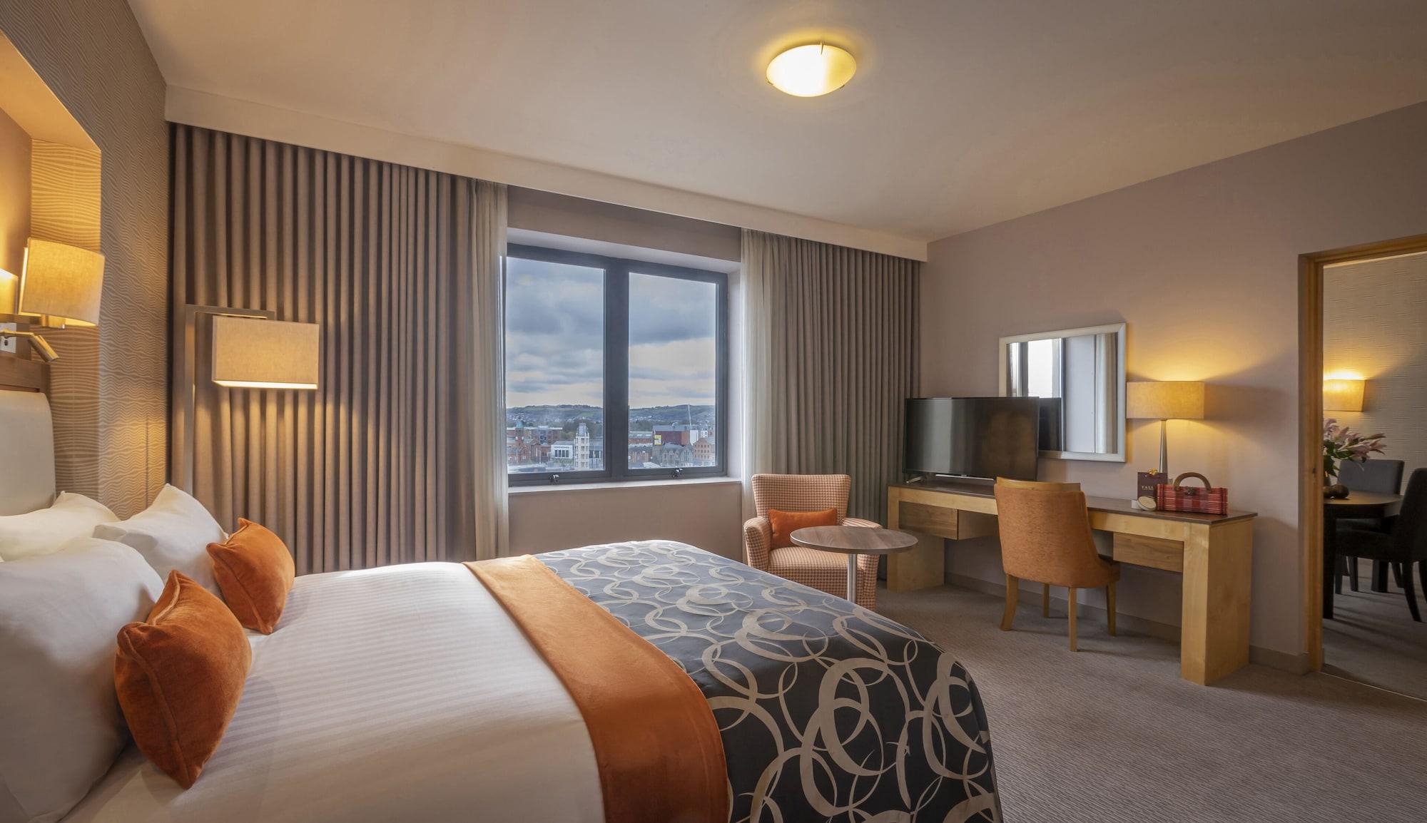 Clayton Hotel Belfast City Екстериор снимка