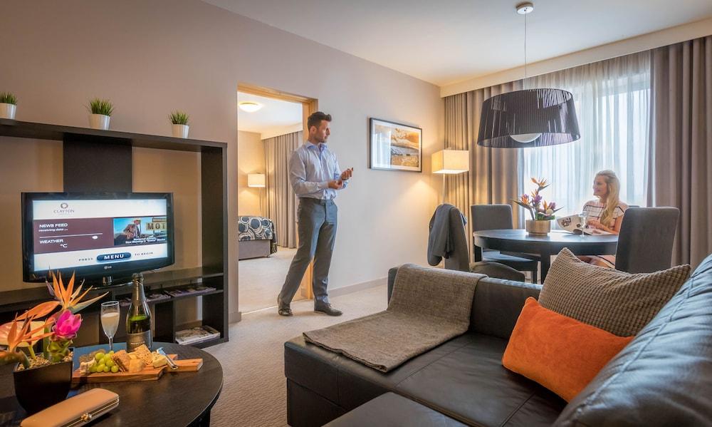 Clayton Hotel Belfast City Екстериор снимка