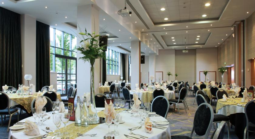 Clayton Hotel Belfast City Екстериор снимка